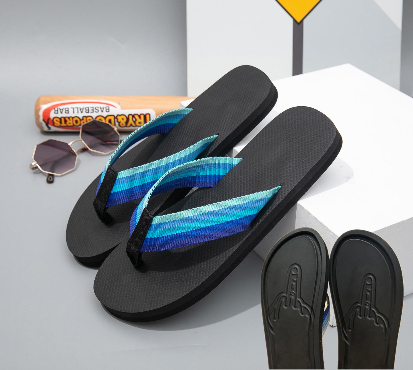 🚨50% OFF 🚨 Epic Beach Prank! Novelty Middle Finger Footprint Flip Flops 🏖️🖕