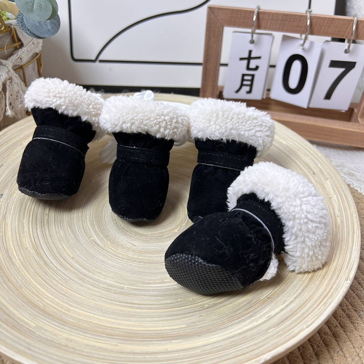 🐾 Non-Slip Plush Lined Winter Dog Boots Set (4Pcs) - Warm Paw Protector